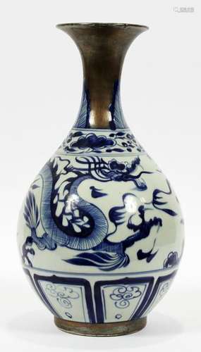 CHINESE BLUE & WHITE PORCELAIN VASE