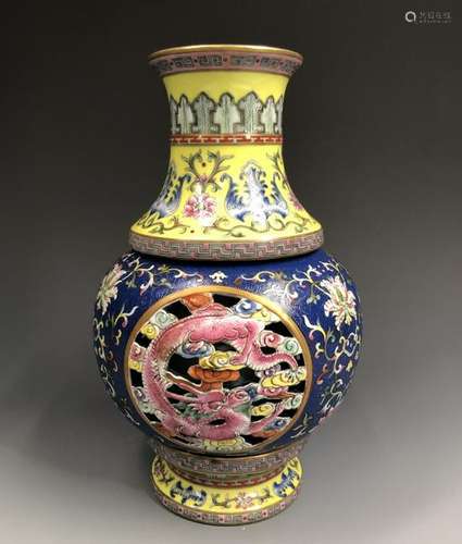 Chinese Wucai Porcelain Vase,Mark