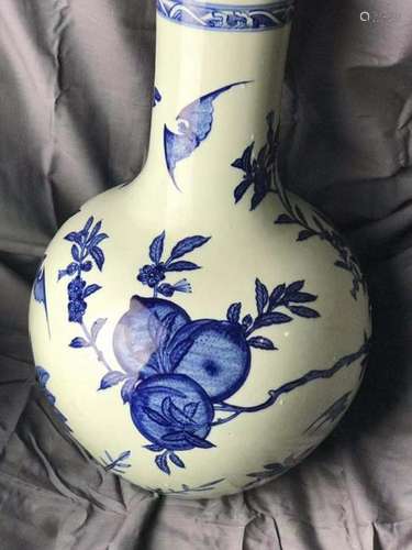 Chinese Blue and White Porcelain Tianqiu Vase,mark