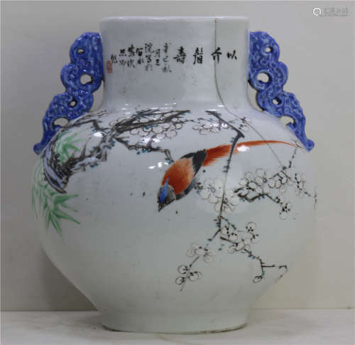 Guang Xu flower-and-bird vase in Qing Dynasty