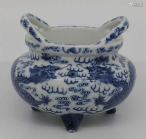 Qianlong blue and white dragon incense burner in Qing Dynasty