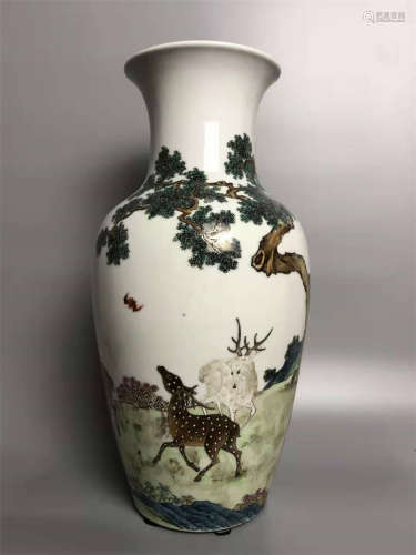 Pastel vase in the middle of Qing Dynasty