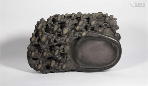 in the early Qing Dynasty (Kong Shangren) carved grape patterns were naturally multi-eyed inkstone.