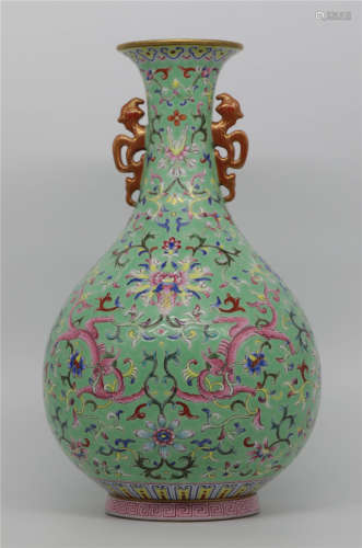 Turquoise green glazed flower vase in the middle of Qing Dynasty