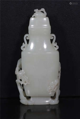 Qianlong Baiyu double-ear square bottle in Qing Dynasty