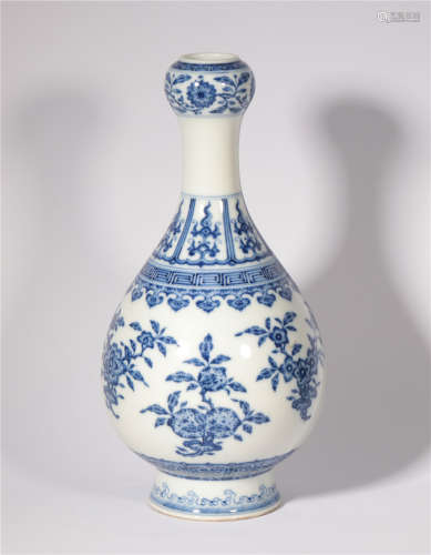 Qing Dynasty Dry Long Blue and White Garlic Bottle