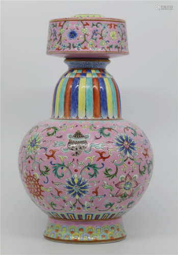 Qianlong pink color bottle in Qing Dynasty