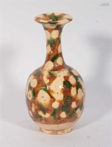 Three-color bottles in Tang Dynasty