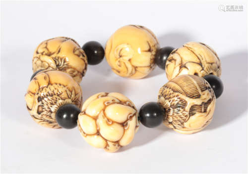 A string of ivory beads in the Qing Dynasty
