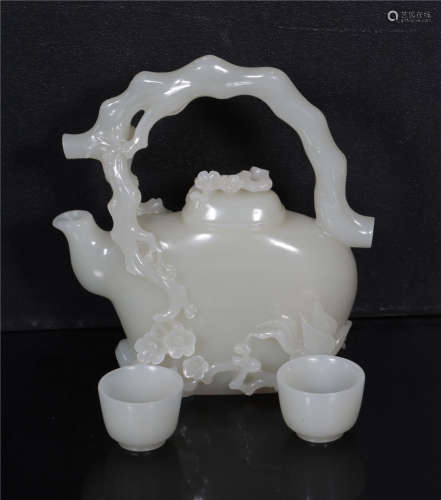 A set of white jade lifting pots in the Qing Dynasty