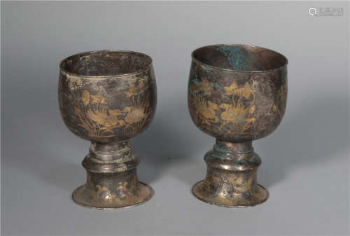 Two gold carved cups of silver in the Tang Dynasty