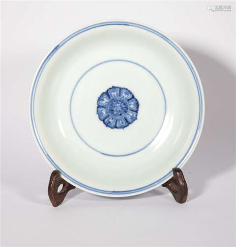 Blue and White Flower Plate in Xuande in Ming Dynasty