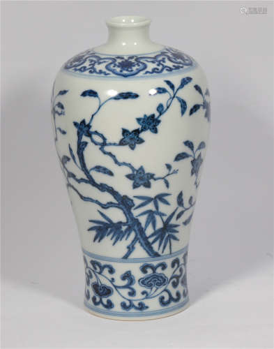Plum vases of blue and white flowers in Yongzheng in Qing Dynasty
