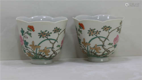 A pair of flower cups in the middle of Qing Dynasty