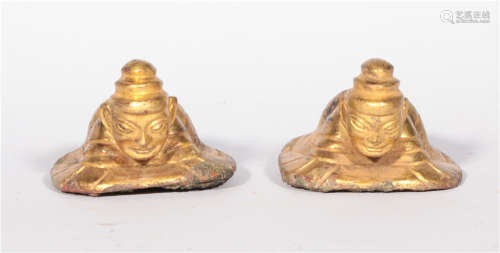 A pair of copper-clad gold paperweights in the Northern and Southern dynasties