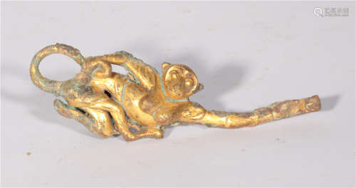 Bronze-clad golden monkey-shaped hook in Sui Dynasty