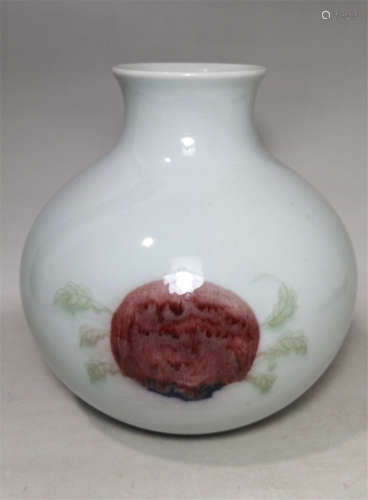 Red pomegranate in the glaze of Yongzheng in Qing Dynasty