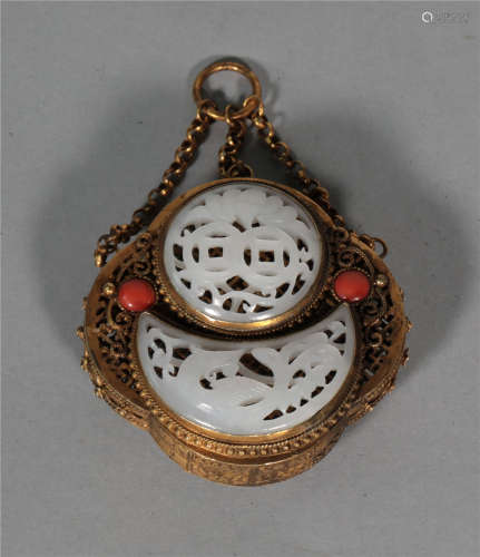 Silver gilding inlaid gem pendant in Qing Dynasty