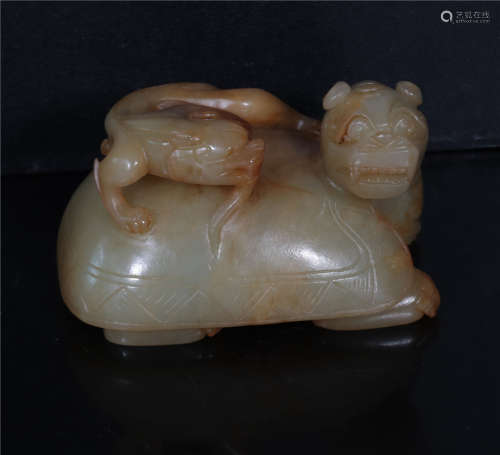 White jade tortoise dragon paperweight in the early Qing Dynasty