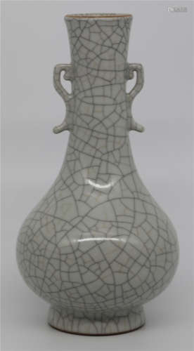 Double-ear bottle of Qianlong GE Kiln in Qing Dynasty