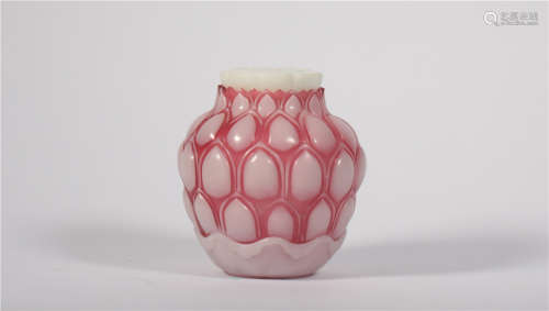The lotus pot with the material set in the Qing Dynasty