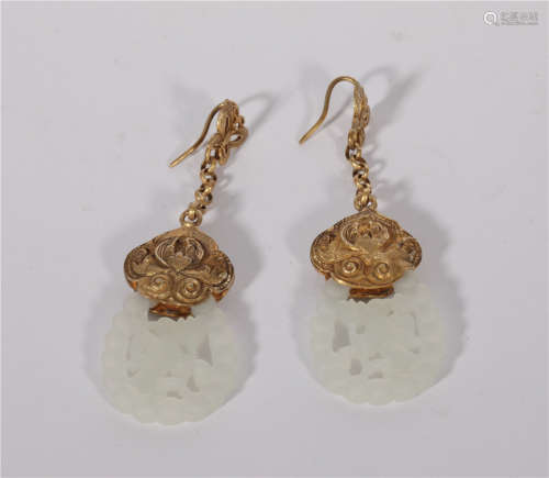 A pair of silver gilded earrings of Hetian Baiyu in Qing Dynasty
