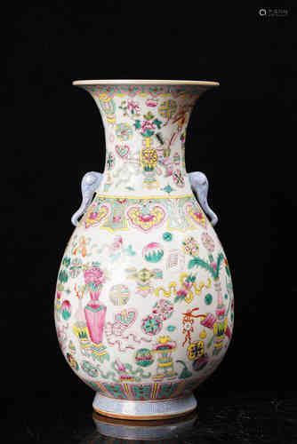 A Chinese Famille Rose Porcelain Vase