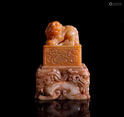 A Chinese Tianhuang Stone Lion Seal with a Furong Padestal
