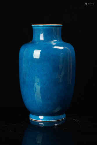 A Chinese Blue Glazed Porcelain Vase