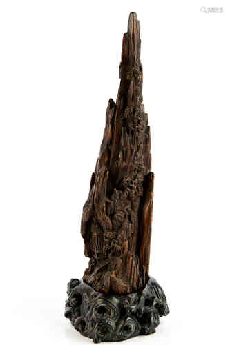 A Chinese Aloeswood Figures Ornament with Red Sandalwood Padestal