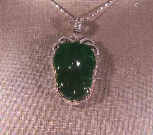 A Chinese Jadeite Foliage Pendant