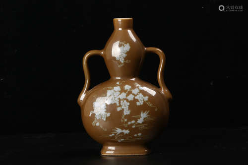 A Chinese Glazed Floral Porcelain Flask