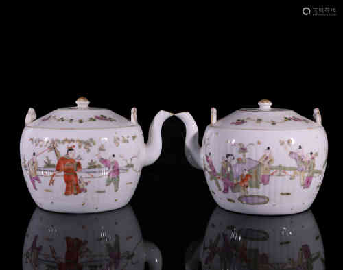 A Pair of Chinese Famille Rose Porcelain Pots 