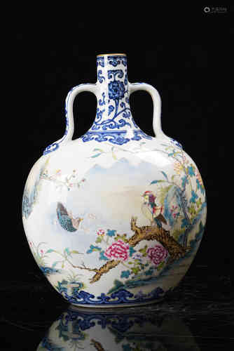 A Chinese Famille Rose Porcelain Flat Flask with Double Ears