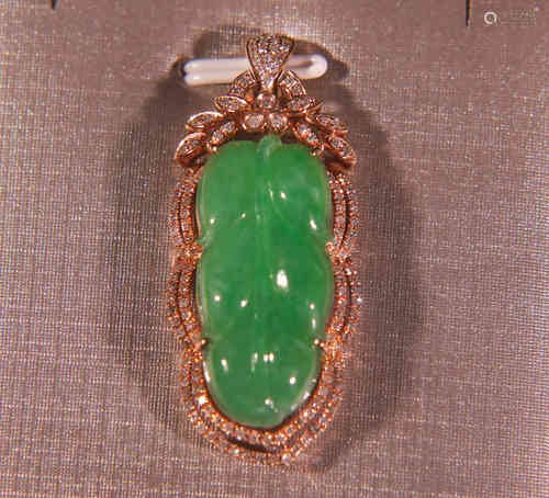 A Chinese Jadeite Pendant