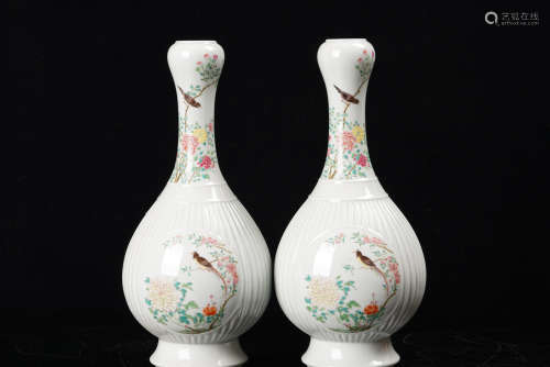 A Chinese Garlic-mouthed Porcelain Vase