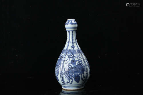 A Chinese Blue and White Garlic-mouthed Porcelain Vase
