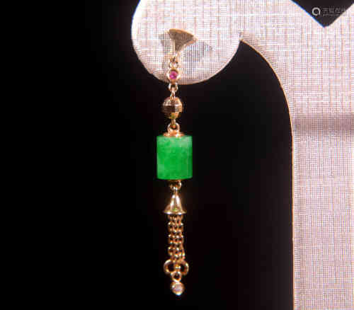 A Chinese Jadeite Earring