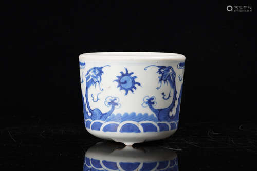 A Chinese Blue and White Porcelain Tank