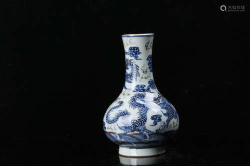 A Chinese Blue and White Dragon Porcelain Globular Vase