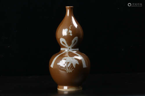 A Chinese Gourd Shaped Porcelain Vase