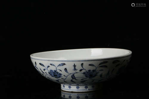 A Chinese Blue and White Floral Porcelain Bowl