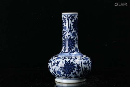 A Chinese Blue and White Porcelain Globular Vase