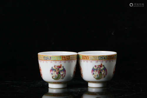 A Pair of Chinese Famille Rose Porcelain Bowls