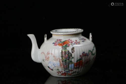 A Chinese Multicolored Floral Porcelain Pot