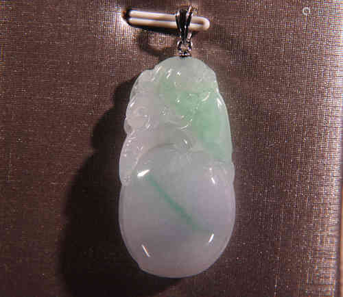 A Chinese Jadeite Pendant