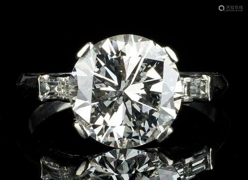 Plat. Ring, 4.85 CTW Round Diamond, GIA (SI1, F)