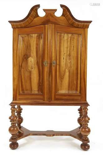 Barock-Stollenschrank 18.