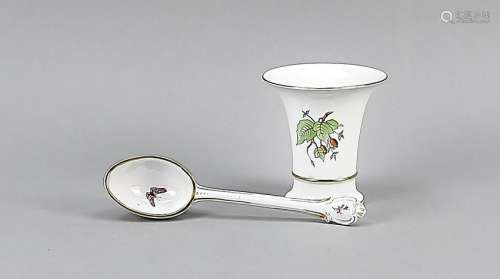 Vase and porcelain spoon,