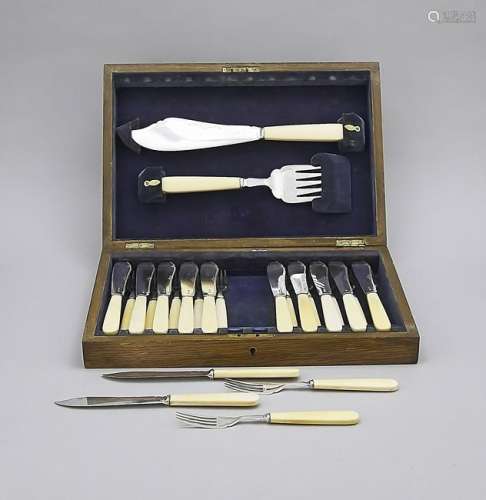 Fish cutlery for twelve p